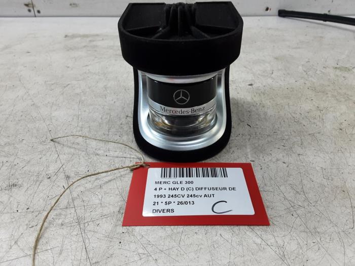 Używane Rózne Mercedes GLE-Klasse Cena € 200,00 Z VAT oferowane przez Collignon & Fils