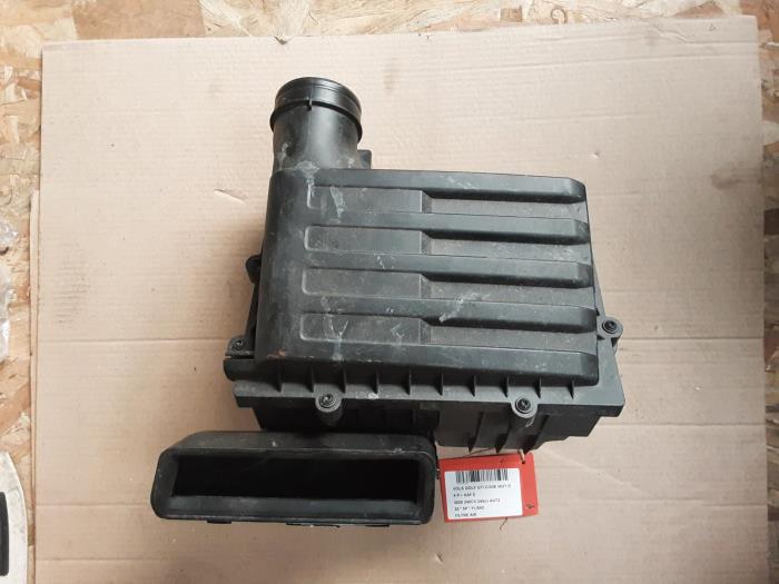 Begagnade Luftfilter Volkswagen Golf Pris € 75,00 Inklusive moms erbjuds av Collignon & Fils