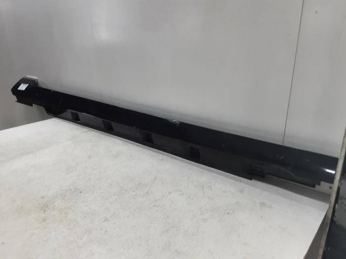 Używane Próg prawy Volkswagen Passat Cena € 50,00 Z VAT oferowane przez Collignon & Fils
