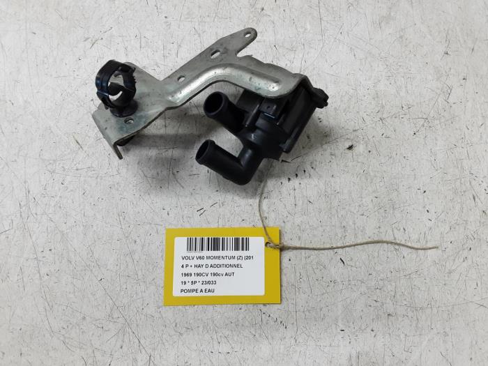Begagnade Vattenpump Volvo V60 Pris € 50,00 Inklusive moms erbjuds av Collignon & Fils