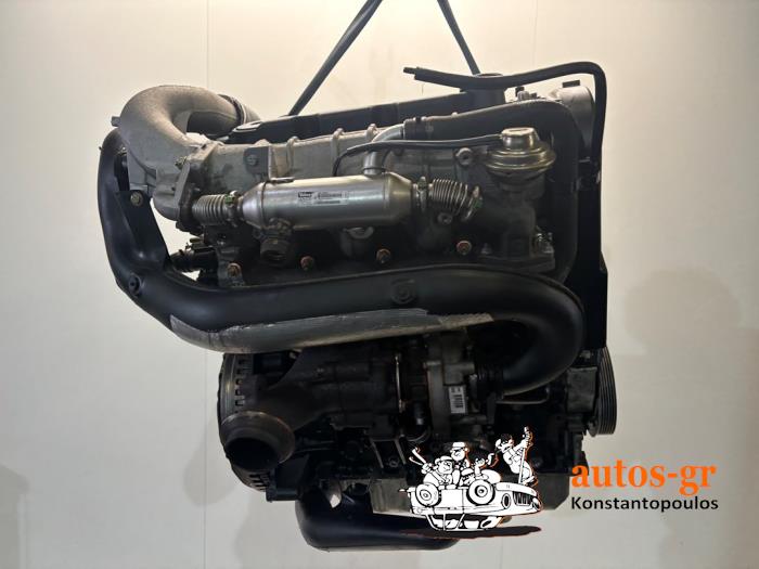 Engine from a Citroën C5 I Break (DE) 2.0 HDi 110 2002