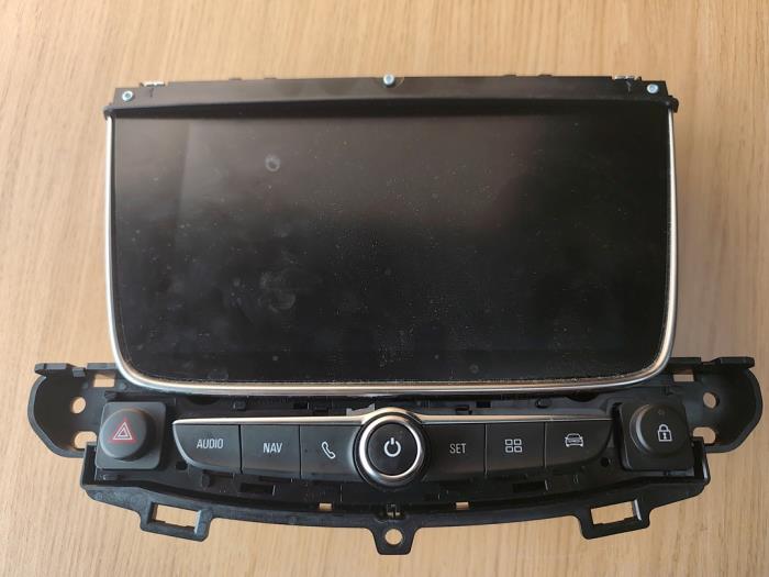 Gebrauchte Navigation Display Opel Crossland (X) 1.5 CDTI 120 Preis € 300,00 Margenregelung angeboten von SP Parts
