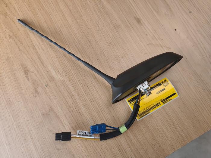Używane Antena GPS Opel Crossland (X) 1.5 CDTI 120 Cena € 90,75 Z VAT oferowane przez SP Parts