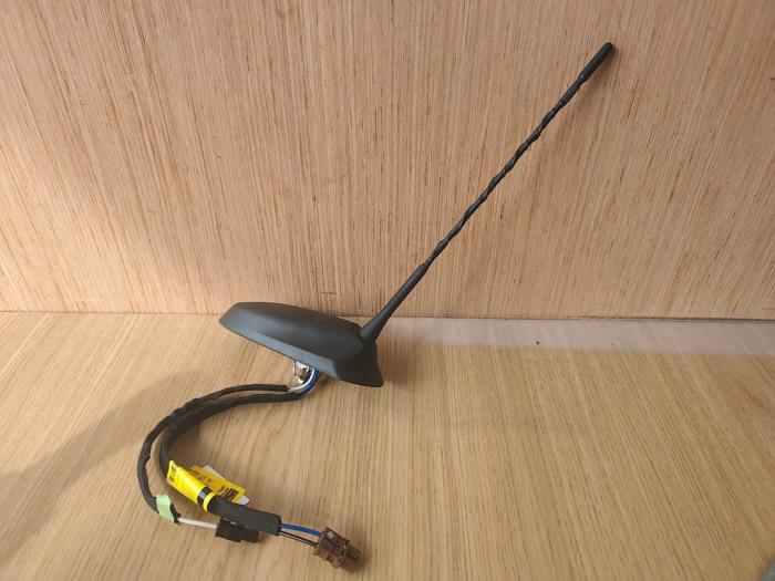 Używane Antena Opel Adam 1.4 16V Cena € 60,50 Z VAT oferowane przez SP Parts