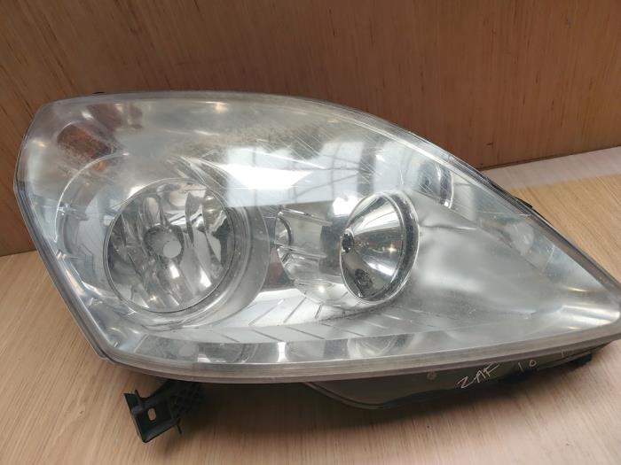Używane Reflektor prawy Opel Zafira (M75) Cena € 72,60 Z VAT oferowane przez SP Parts