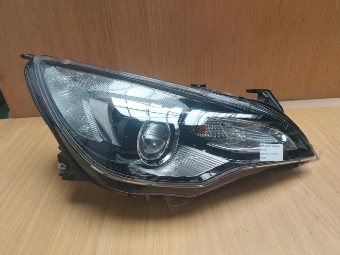 Nowe Reflektor prawy Opel Cascada Cena € 605,00 Z VAT oferowane przez SP Parts