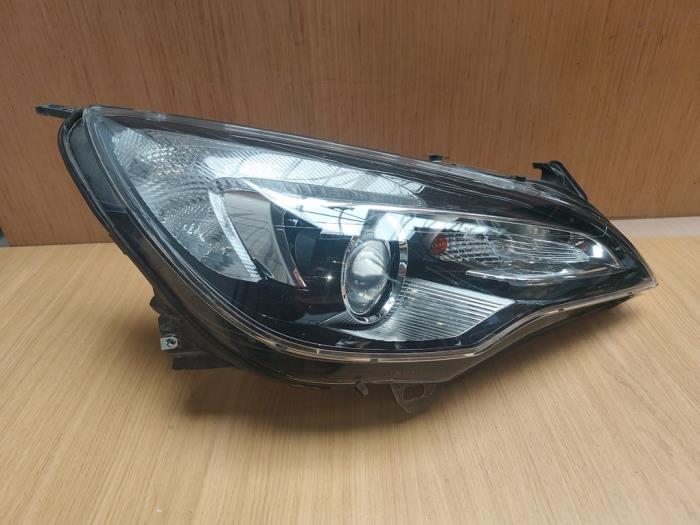 Używane Reflektor prawy Vauxhall Astra Mk.6 GTC Cena € 242,00 Z VAT oferowane przez SP Parts
