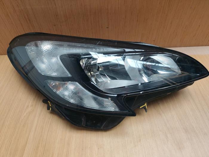 Używane Reflektor lewy Opel Corsa E Cena € 121,00 Z VAT oferowane przez SP Parts
