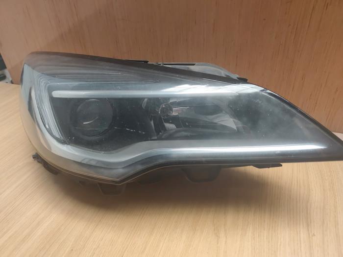 Używane Reflektor prawy Opel Astra K 1.6 CDTI 110 16V Cena € 211,75 Z VAT oferowane przez SP Parts
