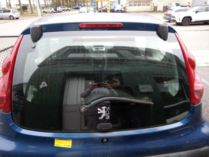 Begagnade Baklucka Peugeot 107 1.0 12V Pris € 25,00 Marginaltabell erbjuds av Smeets Autos Venlo