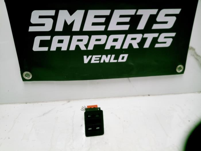 Usados Interruptor combinado de ventanillas Seat Arosa (6H1) 1.4 MPi Precio € 35,00 Norma de margen ofrecido por Smeets Autos Venlo
