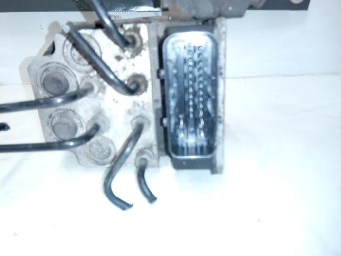 Bloc ABS d'un Saab 9-3 II Sport Sedan (YS3F) 1.8t 16V 2005