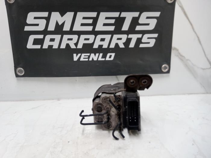 Bloc ABS d'un Saab 9-3 II Sport Sedan (YS3F) 1.8t 16V 2005