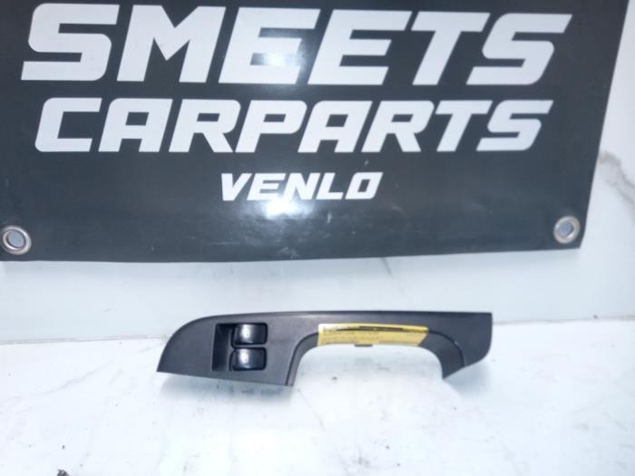 Usados Interruptor de ventanilla eléctrica Chevrolet Kalos (SF48) 1.2 Precio € 14,94 Norma de margen ofrecido por Smeets Autos Venlo
