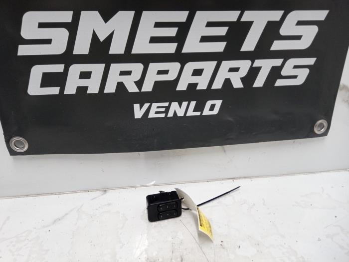 Usados Interruptor combinado de ventanillas Opel Zafira (F75) 1.6 16V Precio € 24,99 Norma de margen ofrecido por Smeets Autos Venlo