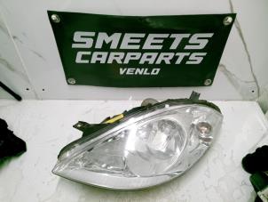 Usados Faro izquierda Mercedes A (W169) 1.5 A-150 3-Drs. Precio € 34,99 Norma de margen ofrecido por Smeets Autos Venlo