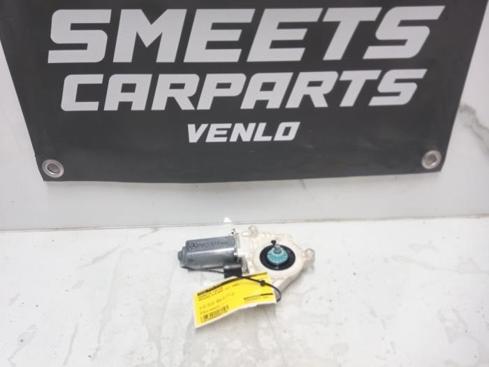 Door window regulator motor