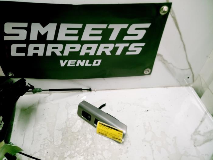 Usados Interruptor de ventanilla eléctrica Volvo V50 (MW) 2.4 D5 20V Precio € 9,94 Norma de margen ofrecido por Smeets Autos Venlo
