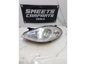 Usados Faro izquierda Mercedes A (W169) 1.5 A-150 3-Drs. Precio € 39,99 Norma de margen ofrecido por Smeets Autos Venlo