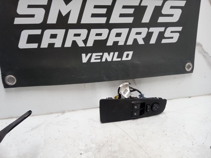 Usados Interruptor de ventanilla eléctrica Fiat Grande Punto (199) 1.3 JTD Multijet 16V 85 Actual Precio € 14,94 Norma de margen ofrecido por Smeets Autos Venlo