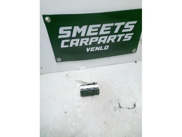 Usados Interruptor combinado de ventanillas Saab 9-5 (YS3E) 2.3t 16V Precio € 29,99 Norma de margen ofrecido por Smeets Autos Venlo