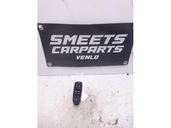 Usados Interruptor combinado de ventanillas Citroen C4 Grand Picasso (UA) 2.0 16V Autom. Precio € 24,99 Norma de margen ofrecido por Smeets Autos Venlo