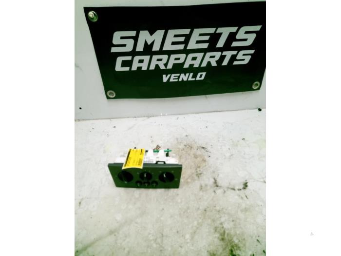 Begagnade Värmekontrollpanel Opel Meriva (A) 1.6 16V Pris € 14,94 Marginaltabell erbjuds av Smeets Autos Venlo