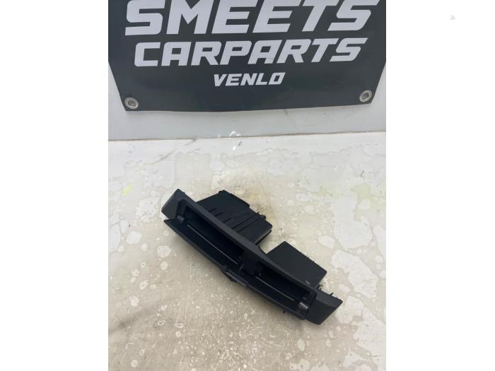 Używane Schowek Daihatsu Cuore (L251/271/276) 1.0 12V DVVT Cena € 19,99 Procedura marży oferowane przez Smeets Autos Venlo