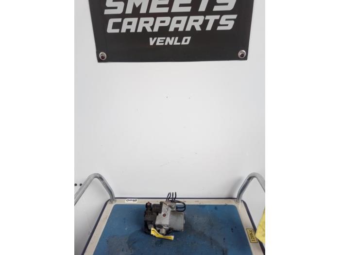 Begagnade ABS-pump Volkswagen Passat (3B2) 1.8 20V Pris € 19,94 Marginaltabell erbjuds av Smeets Autos Venlo