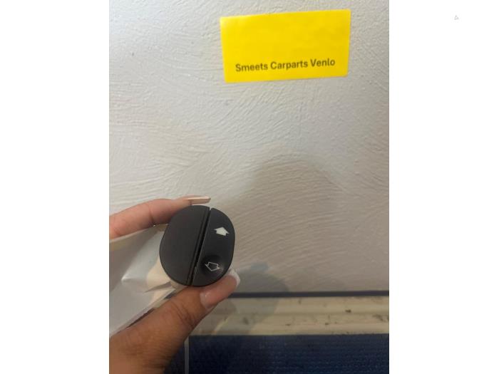 Usados Interruptor de ventanilla eléctrica Ford Fusion 1.4 16V Precio € 9,98 Norma de margen ofrecido por Smeets Autos Venlo