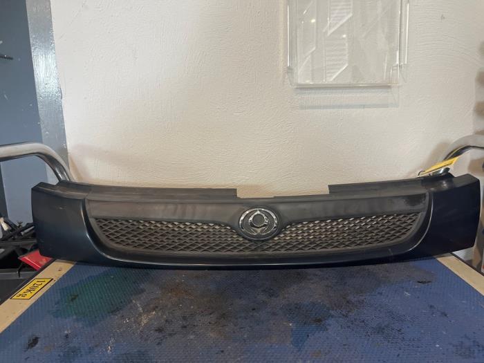 Używane Grill Mazda 323 Cena € 45,00 Procedura marży oferowane przez Smeets Autos Venlo