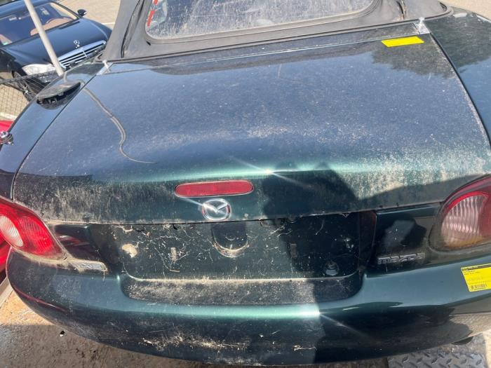 Używane Tylna klapa Mazda MX-5 (NB18/35/8C) 1.6i 16V Cena € 175,00 Procedura marży oferowane przez Smeets Autos Venlo