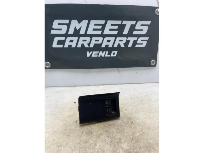 Usados Interruptor de ventanilla eléctrica Audi A4 (B5) 1.6 Precio € 9,94 Norma de margen ofrecido por Smeets Autos Venlo
