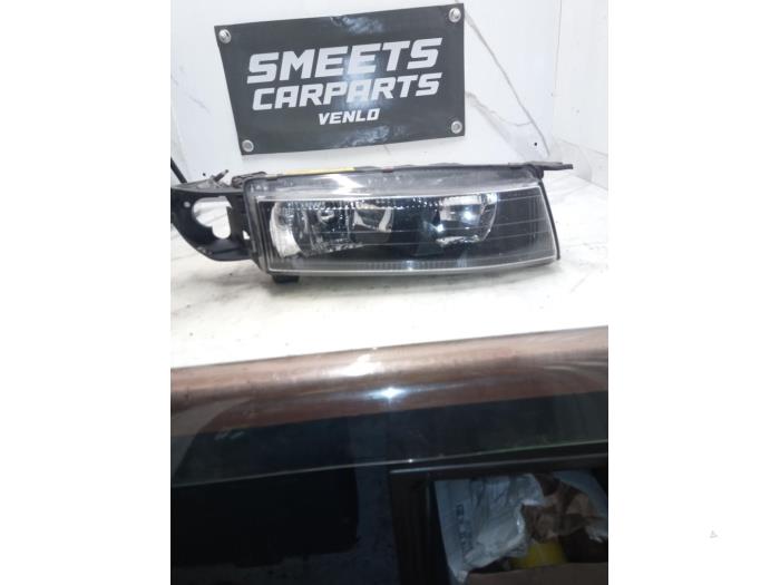 Używane Reflektor lewy Mitsubishi Galant (EA/EC) 2.5 V6 24V Cena € 29,99 Procedura marży oferowane przez Smeets Autos Venlo