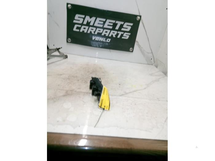 Usados Interruptor combinado de ventanillas Mitsubishi Galant (EA/EC) 2.5 V6 24V Precio € 29,99 Norma de margen ofrecido por Smeets Autos Venlo