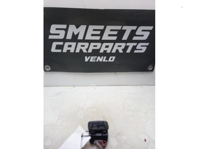 Używane Przelacznik combi okienny Mazda MX-5 (NB18/35/8C) 1.6i 16V Cena € 75,00 Procedura marży oferowane przez Smeets Autos Venlo