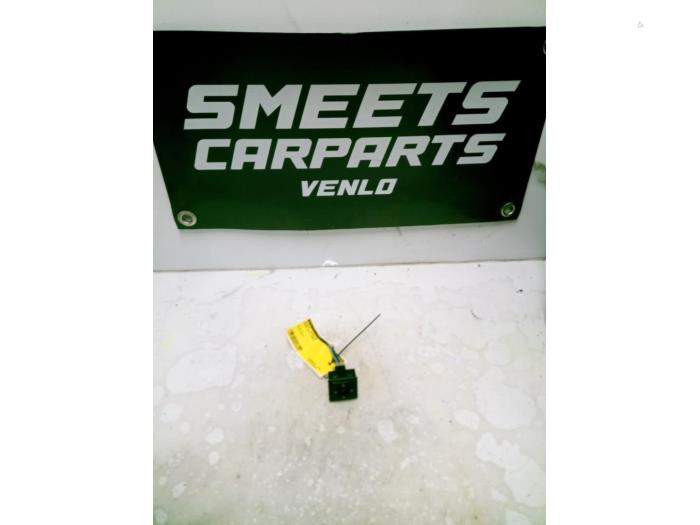 Usados Interruptor de retrovisor Mazda MX-5 (NB18/35/8C) 1.6i 16V Precio € 15,00 Norma de margen ofrecido por Smeets Autos Venlo