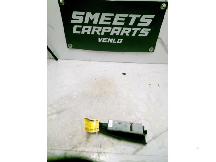 Usados Interruptor combinado de ventanillas Nissan Note (E11) 1.4 16V Precio € 34,98 Norma de margen ofrecido por Smeets Autos Venlo