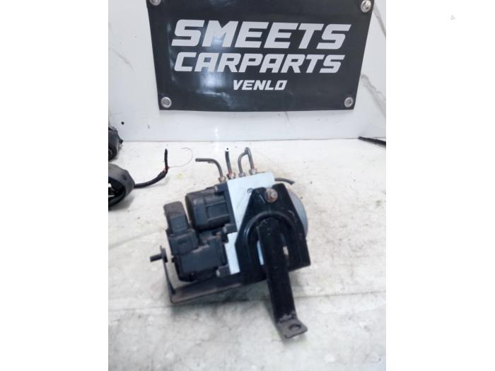 Usagé Pompe ABS Mazda MX-5 (NB18/35/8C) 1.6i 16V Prix € 34,94 Règlement à la marge proposé par Smeets Autos Venlo