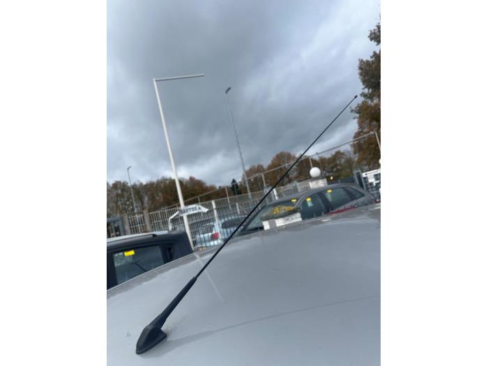 Używane Antena Nissan Note (E11) 1.6 16V Cena € 24,99 Procedura marży oferowane przez Smeets Autos Venlo
