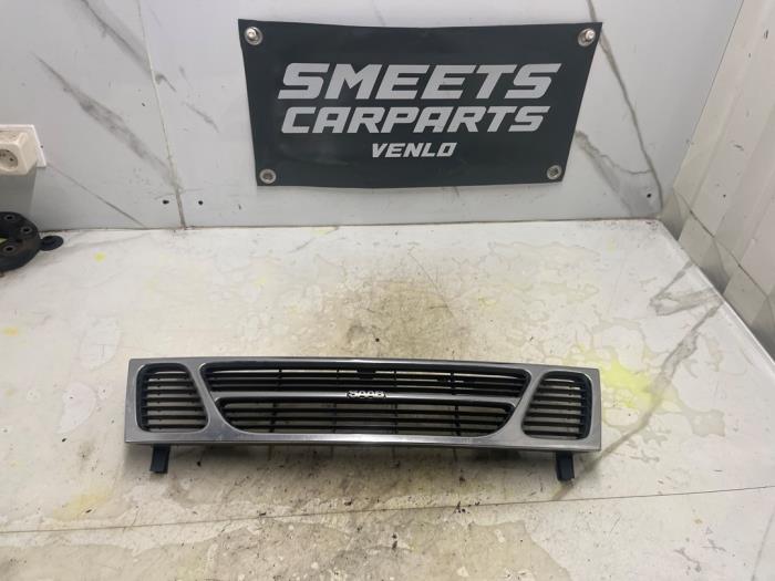 Używane Grill Saab 900 II 2.0 i,Si 16V Cena € 30,00 Procedura marży oferowane przez Smeets Autos Venlo