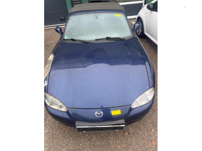 Używane Maska Mazda MX-5 (NB18/35/8C) 1.6i 16V Cena € 199,99 Procedura marży oferowane przez Smeets Autos Venlo