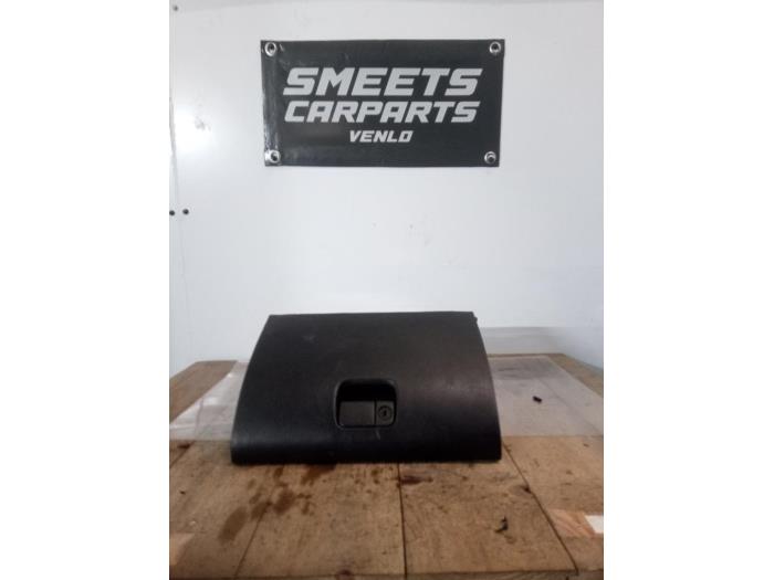 Begagnade Handskfack Mazda MX-5 (NB18/35/8C) 1.6i 16V Pris € 49,99 Marginaltabell erbjuds av Smeets Autos Venlo