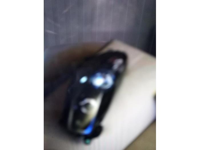 Używane Reflektor prawy Renault Wind Cena € 750,00 Procedura marży oferowane przez Smeets Autos Venlo