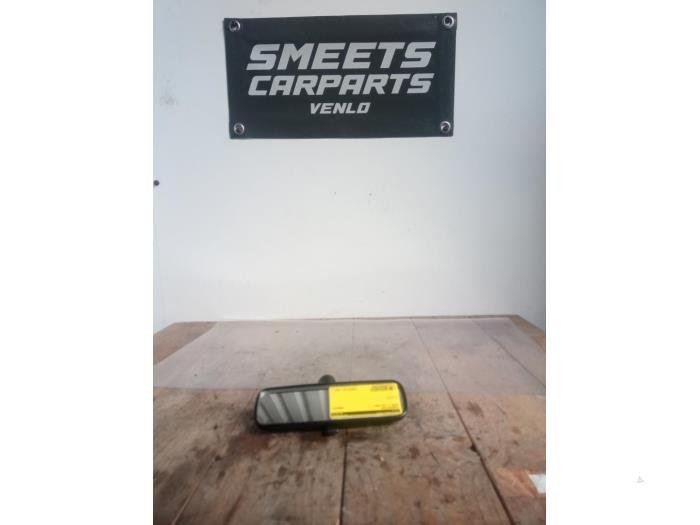 Usados Retrovisor interior Mazda 2 (NB/NC/ND/NE) 1.4 16V Precio € 24,98 Norma de margen ofrecido por Smeets Autos Venlo