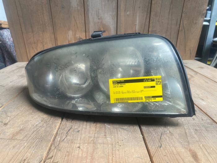 Używane Reflektor prawy Audi A2 (8Z0) 1.6 FSI 16V Cena € 49,99 Procedura marży oferowane przez Smeets Autos Venlo