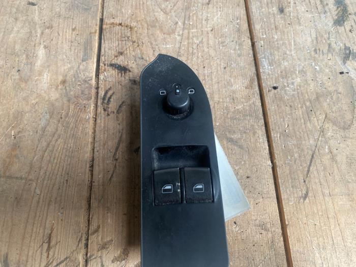 Usados Interruptor de ventanilla eléctrica Audi A2 (8Z0) 1.6 FSI 16V Precio € 26,00 Norma de margen ofrecido por Smeets Autos Venlo