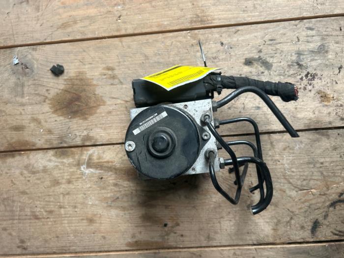 Begagnade ABS-pump Audi A2 (8Z0) 1.6 FSI 16V Pris € 59,99 Marginaltabell erbjuds av Smeets Autos Venlo