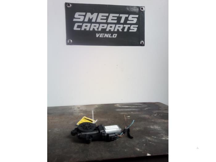 Usados Motor de ventanilla de puerta Fiat Stilo (192A/B) 1.4 16V Precio € 9,99 Norma de margen ofrecido por Smeets Autos Venlo