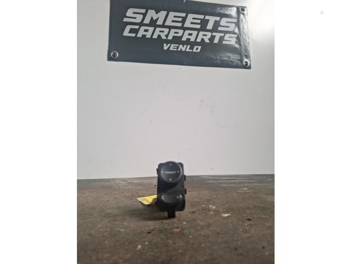 Używane Przelacznik lusterka Dodge Mini Ram Van 2.5 TD Cena € 20,00 Procedura marży oferowane przez Smeets Autos Venlo